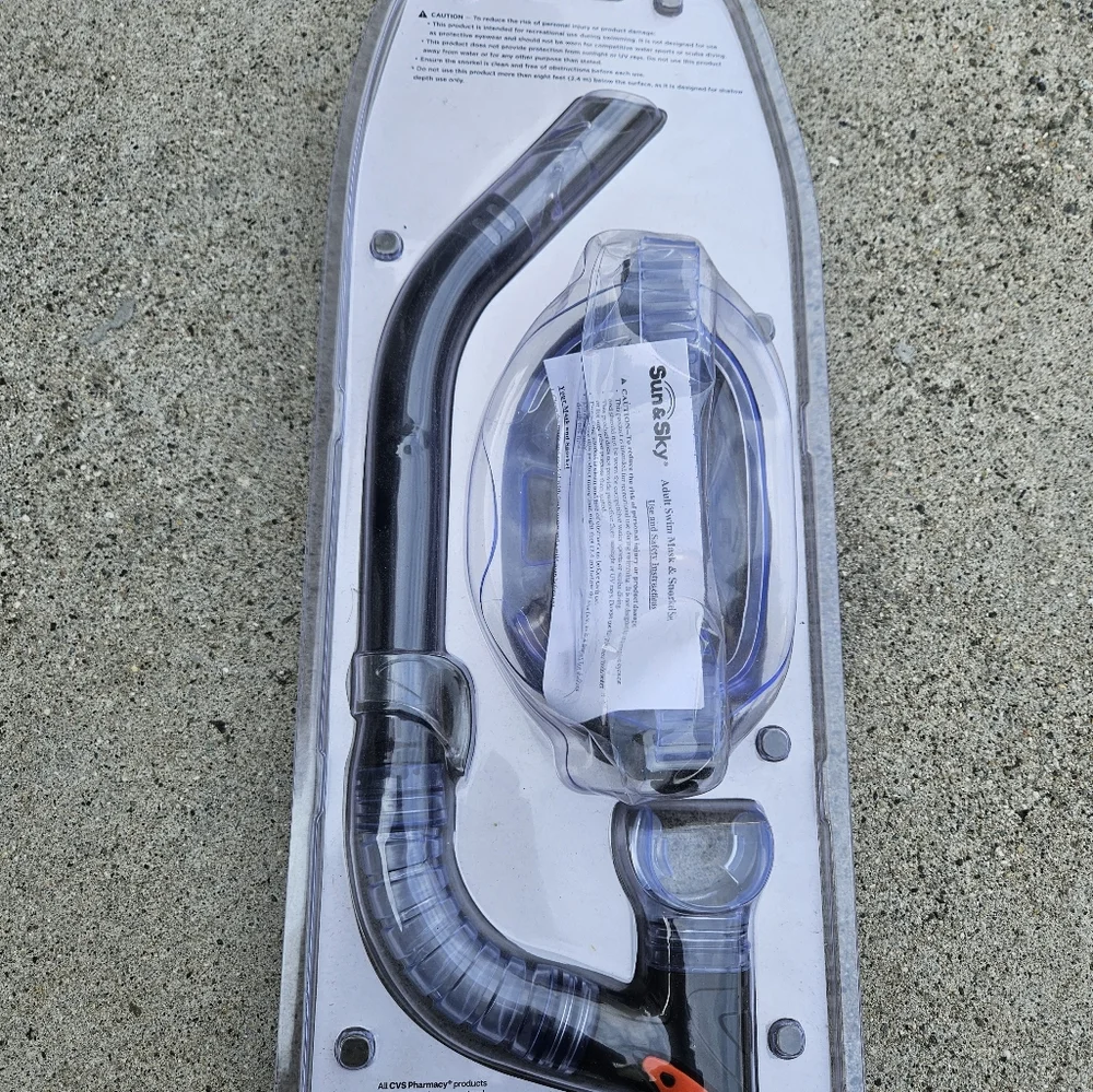 Brand New Adult Swim Mask & Snorkel Set - Picture 2 of 2